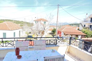House, 2 Bedrooms | Balcony