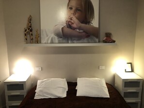 Habitación familiar, baño privado | Ropa de cama hipoalergénica y decoración personalizada