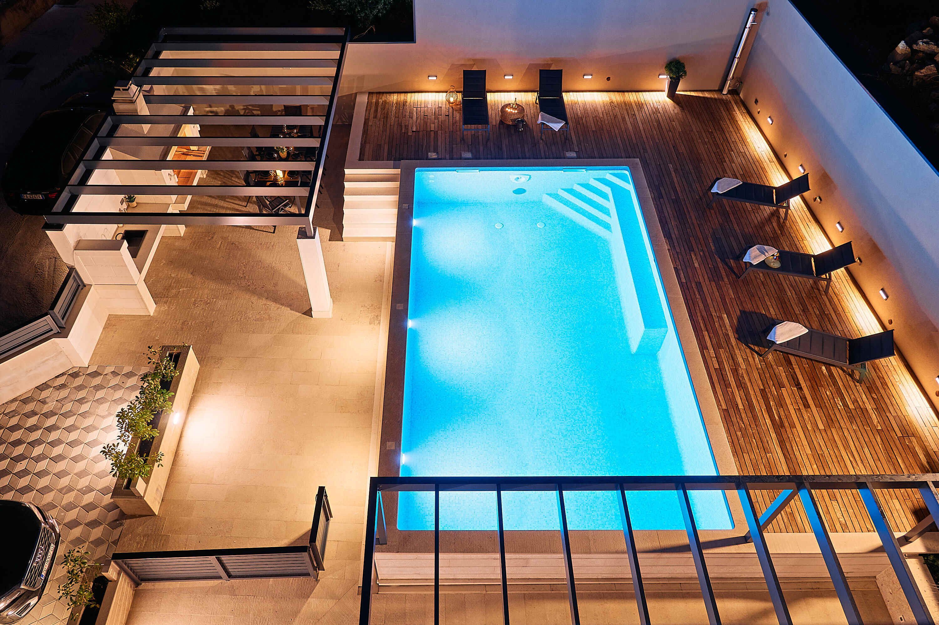 Sæsonbestemt udendørs pool