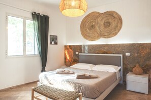 2 bedrooms, in-room safe, iron/ironing board, free WiFi