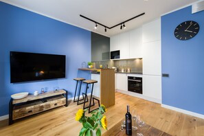 Deluxe-Studiosuite | Wohnbereich | Flachbildfernseher