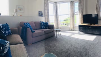 Appartement Deluxe, vue mer | Coin séjour | Télévision à écran plat