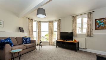 Deluxe Apartment, Sea View | Living area