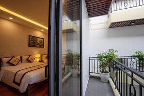 Ropa de cama de alta calidad, cubrecamas y minibar 