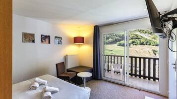 Individually furnished, bed sheets