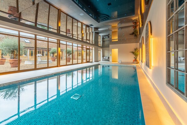 屋内プール、温水プール