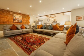 Fernseher, Kamin