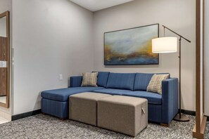 Individually decorated, individually furnished, desk, laptop workspace - Comfort Suites Greenville Airport (Greenville)