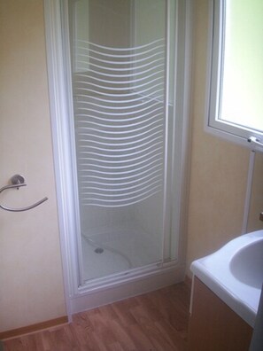 Dusche im Bad