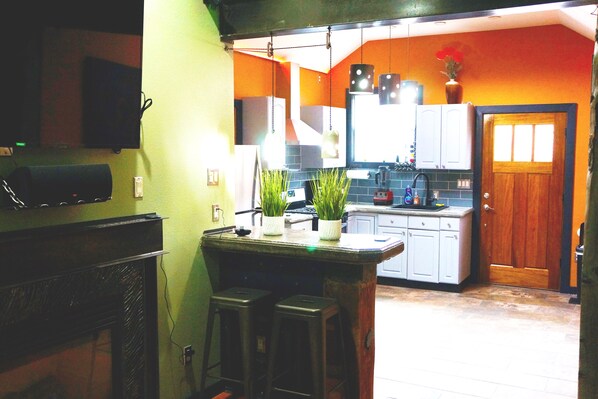 Fridge, microwave, oven, stovetop - UNIQUE WESTSIDE HOUSE IN A GREAT LOCATION. NEWLY REMODELED (Colorado Springs)