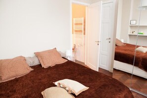 Double Room | Down comforters, free WiFi