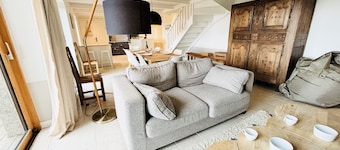 Superb totally renovated penty, 300m from the beach.