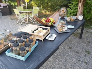 Gratis frukost med lokala rätter varje dag