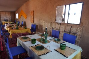 Breakfast, lunch, dinner served; local cuisine - Mhamid Tours (M'Hamid El Ghizlane)