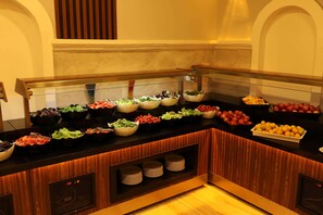 Free daily buffet breakfast  - Emin Koçak Thermal & Spa - Convention Center (Ürgüp)