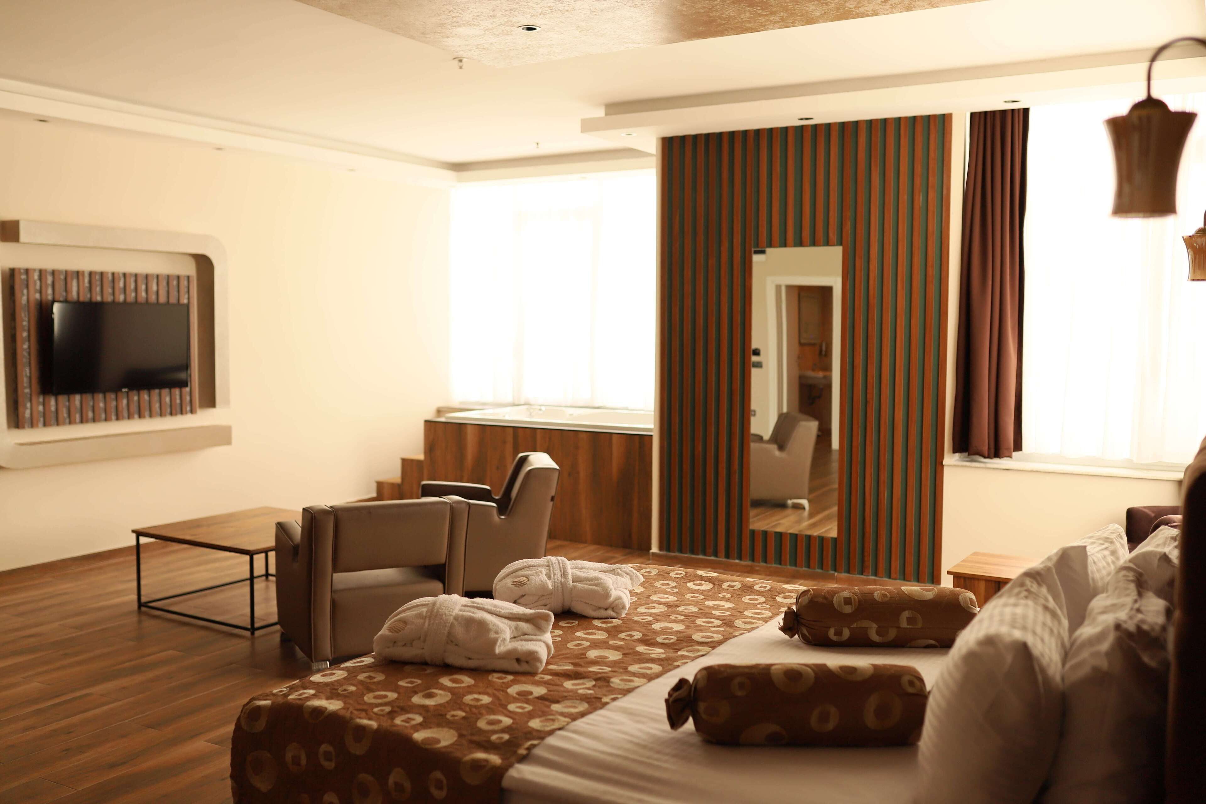 Premium bedding, minibar, in-room safe, desk