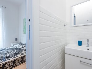 Apartment, 2 Schlafzimmer, Balkon | Badezimmer