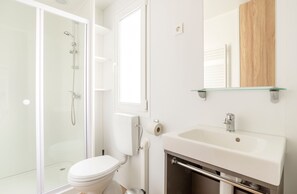 Mökki (Stångåstuga) | Kylpyhuone | Suihku