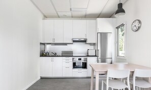 Full-sized fridge, microwave, stovetop, coffee/tea maker - First Camp Glyttinge-Linköping (Linkoping)