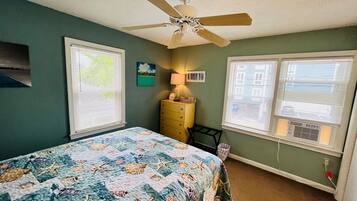 2 bedrooms, iron/ironing board, free WiFi