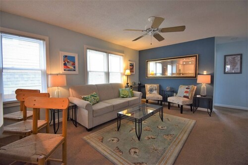 2BR-huoneisto keskustan sydämessä - Kävele rannalle ja ostoksille