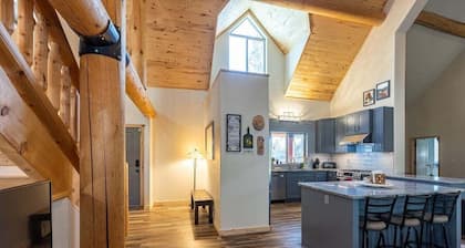 Secluded, Spacious, Close to Town, Large Lot, Great Family Home, Hot Tub