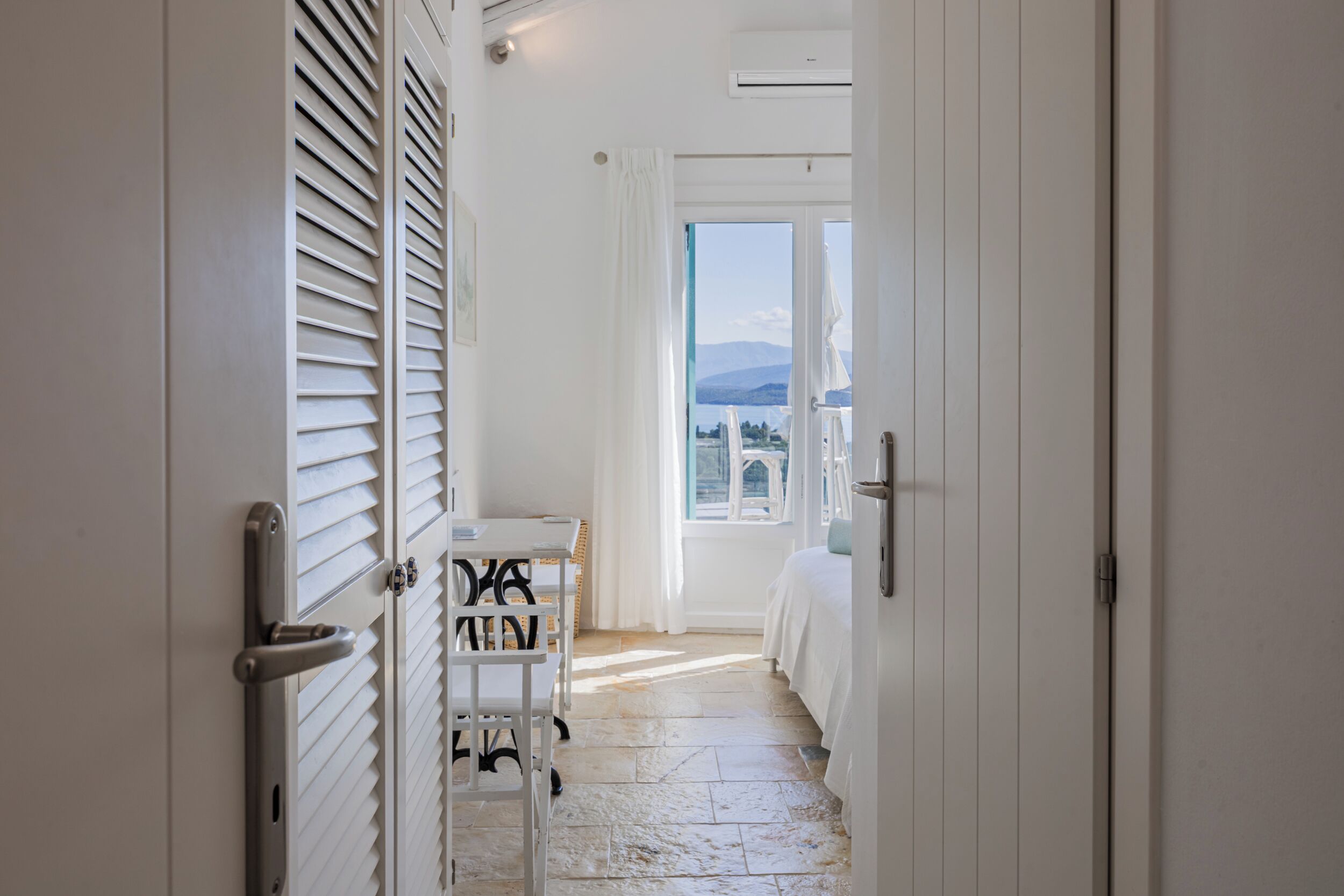 2 bedrooms, in-room safe, iron/ironing board, free WiFi