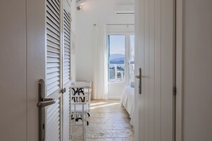 2 bedrooms, in-room safe, iron/ironing board, free WiFi