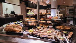 A buffet with various food items, including pastries and desserts, arranged on trays and in bowls. - Belambra Clubs Avoriaz - Les Cimes du Soleil  (Morzine)