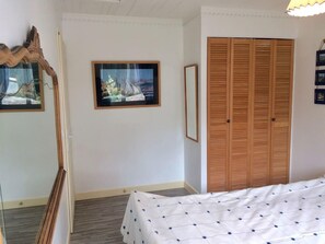 3 室のベッドルーム、アイロン / アイロン台、WiFi、ベッドシーツ