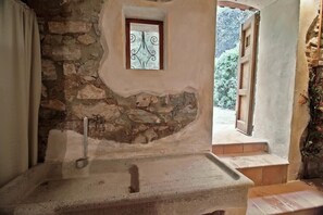 Unclassified image, 3 of 7, button