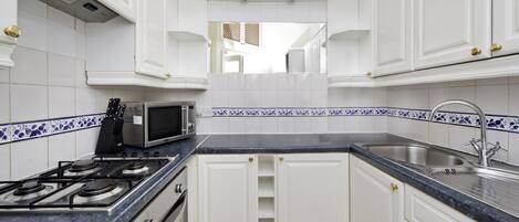 Microwave, dishwasher, coffee/tea maker, cookware/dishes/utensils