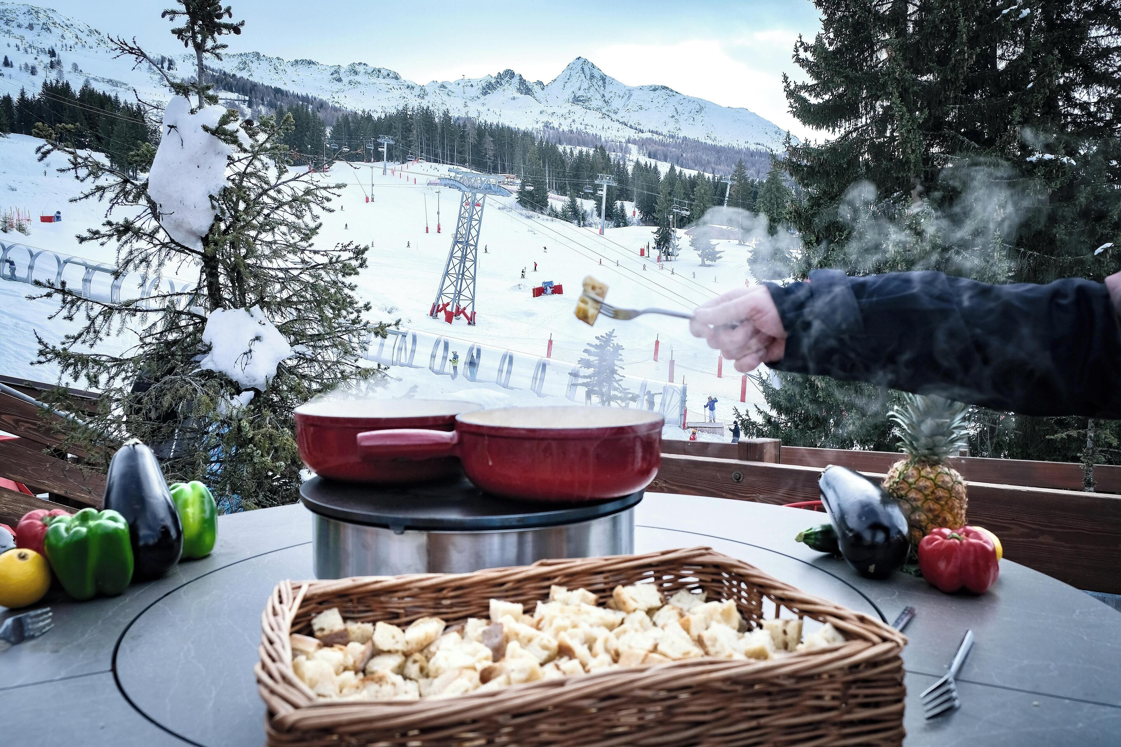 3 restaurants, breakfast served