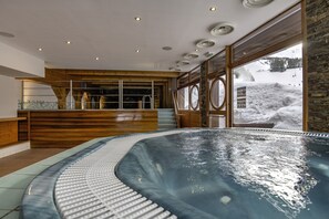 Seasonal outdoor pool - Belambra Clubs Arc 1800 - Hôtel Du Golf  (Bourg-Saint-Maurice)