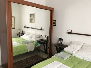 3 bedrooms, desk, iron/ironing board, WiFi - Charming Hilltop Country House w/ large garden,and great views (Poggio Catino)
