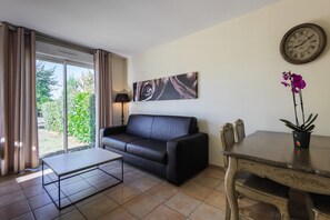 Family Room, 1 Bedroom, Terrace (Classic) | Living area | Flat-screen TV, DVD player - Belambra Clubs Résidence Rocamadour - Les Portes De Dordogne (Alvignac)