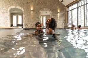 An indoor swimming pool with stone walls and arched doorways. - Belambra Clubs Résidence Rocamadour - Les Portes De Dordogne (Alvignac)