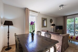 Premium Room, 2 Bedrooms, Terrace | Living area | Flat-screen TV, DVD player - Belambra Clubs Résidence Rocamadour - Les Portes De Dordogne (Alvignac)