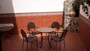 屋外ダイニングエリア