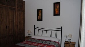 3 室のベッドルーム、アイロン / アイロン台、ベッドシーツ