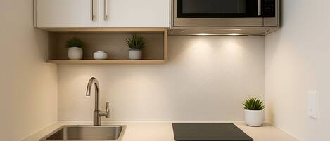 Business Apartment | Private kitchen | Fridge, microwave, oven, stovetop