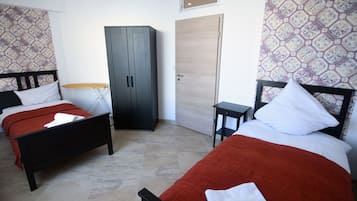 Business Apartment | 3 bedrooms, desk, free WiFi