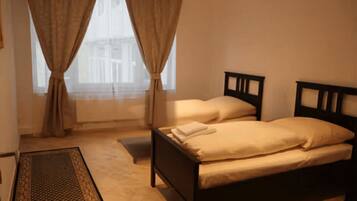 Business Apartment | 3 bedrooms, desk, free WiFi