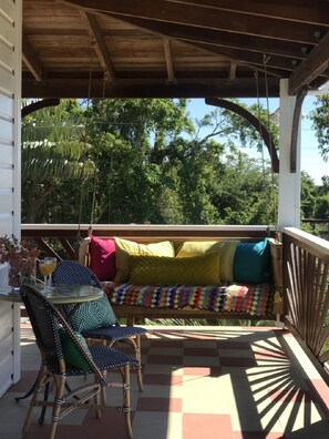 تناول الطعام بالخارج