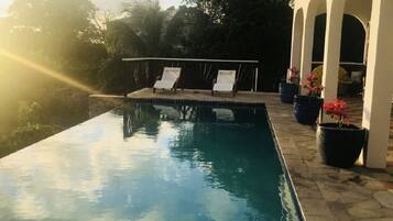 Piscine extérieure, piscine chauffée