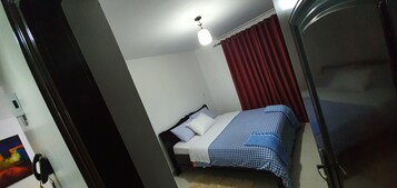 Habitación estándar doble | Escritorio y espacio para trabajar con un portátil