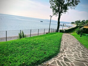 المنطقة المحيطة بالمنشأة