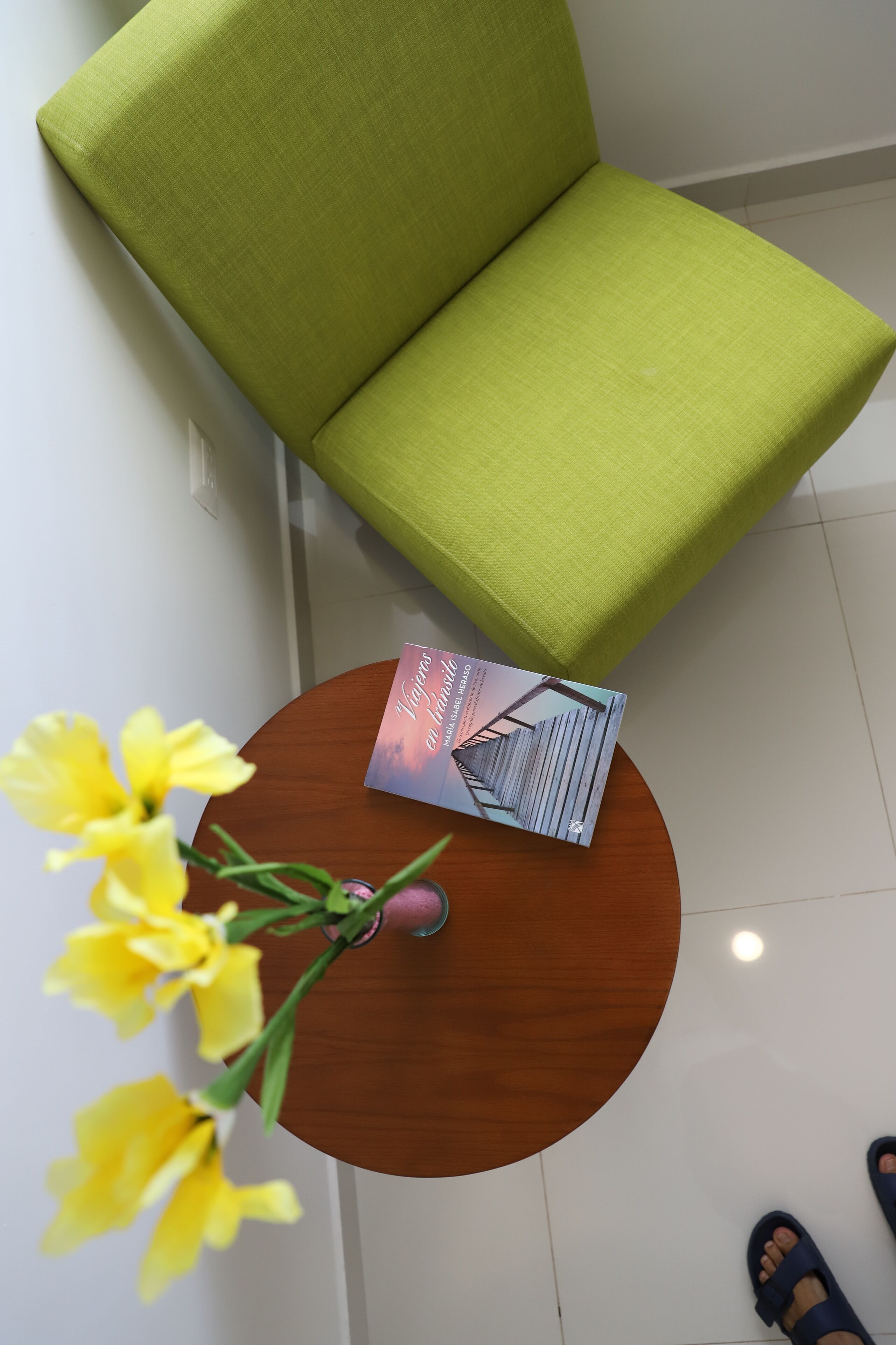 business suite, 1 queen bed | bathroom amenities | shower, towels, soap, shampoo