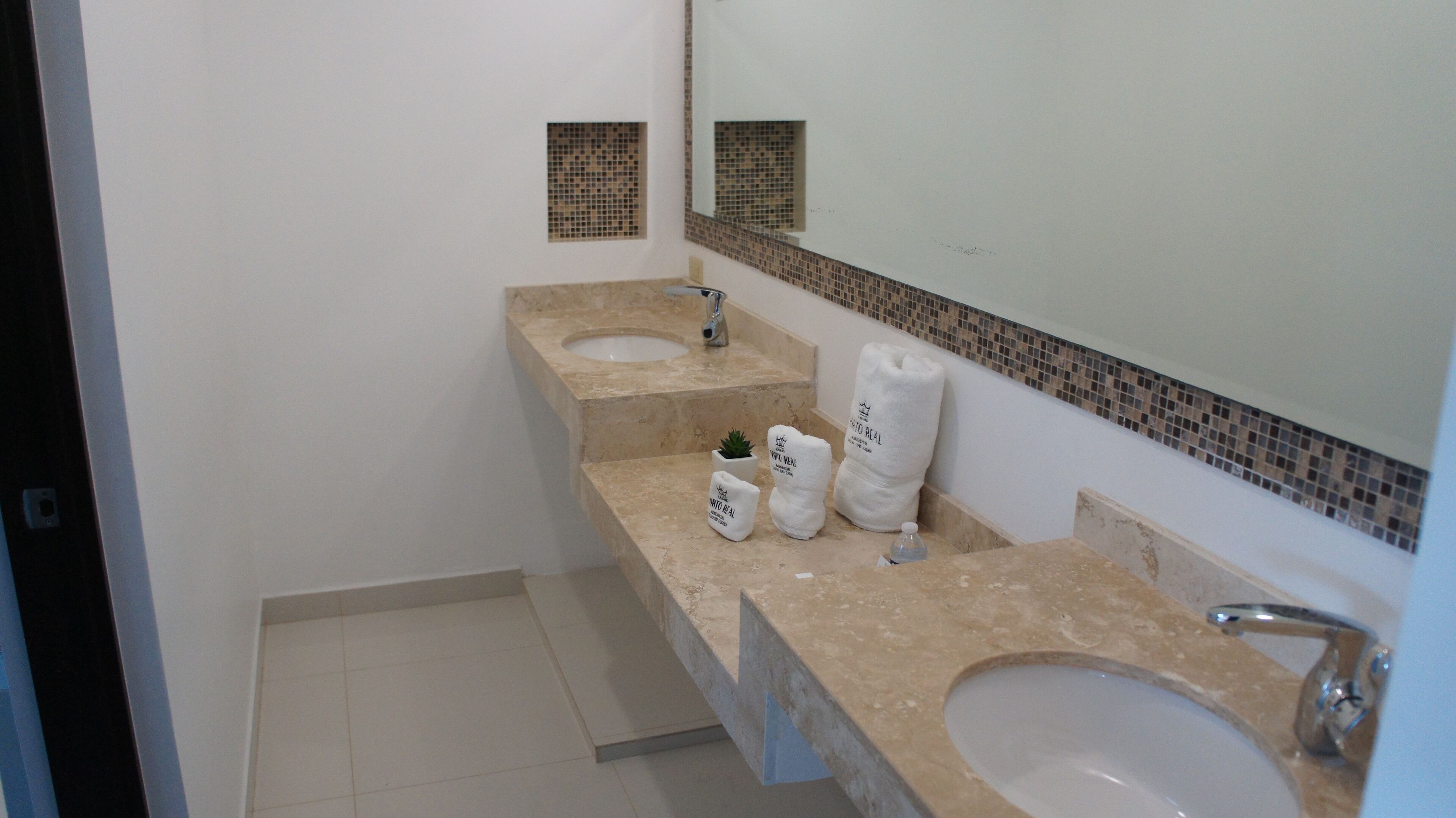 luxury suite | bathroom | shower, towels, soap, shampoo