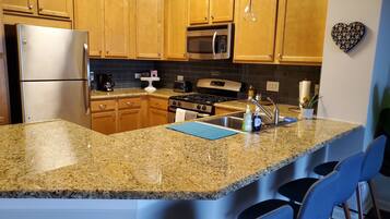 雪櫃、微波爐、焗爐、爐具